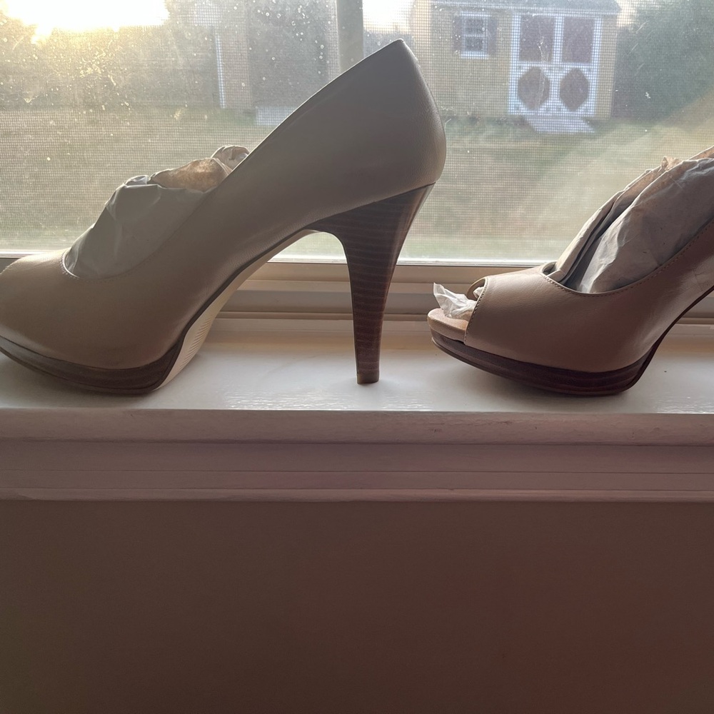 Beautiful pair of heels by Nine West tan/beige in color size 10 only worn twice.